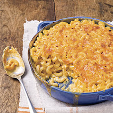 Classic Baked Macaroni and Cheese
