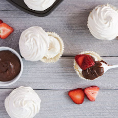 Meringue Cupcakes with Nutella and Strawberries