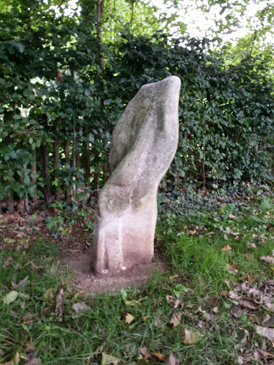 Skulptur im Park der Burg Kerpen