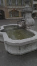 Brunnen Bei Kirche Links