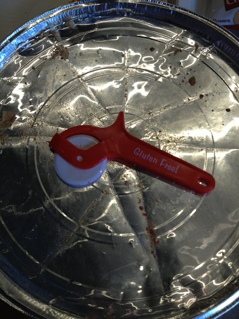 Disposable pan and cutter to avoid cross-contaminatin