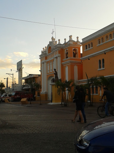 Iglesia Católica Villa Nueva
