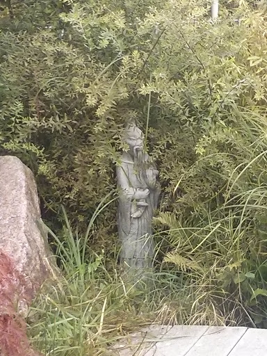 Versteckte Statue