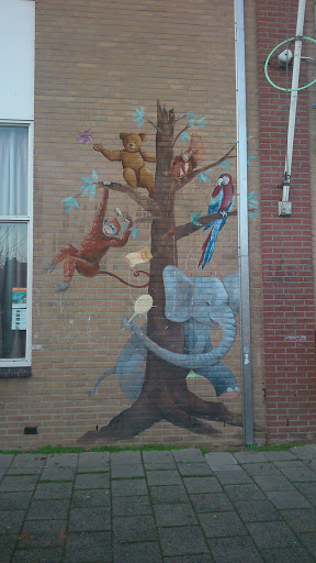 Street Art Animal Tree