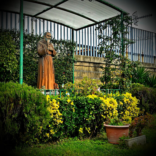 Statua di Padre Pio Portici