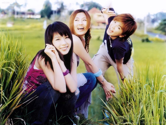Chinese girl band - SHE SHE.jpg