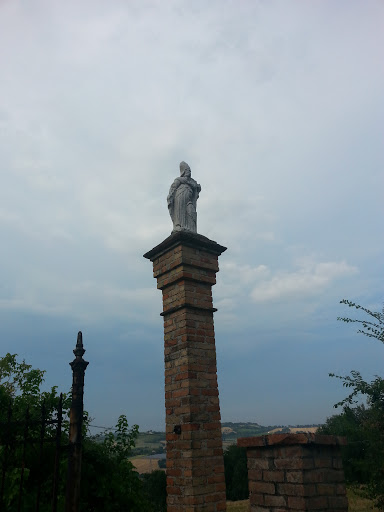Statua Sul Piedistallo