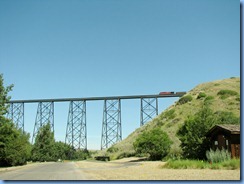 1637 Alberta Lethbridge - train on High Level Bridge from  Indian Battle Park