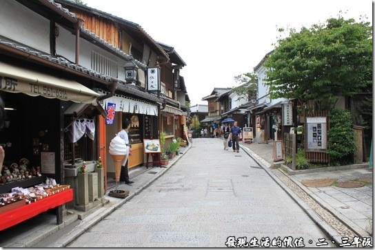 清水寺-二三年坂，古樸的商店街道，故意等到沒有人的時候拍的。 