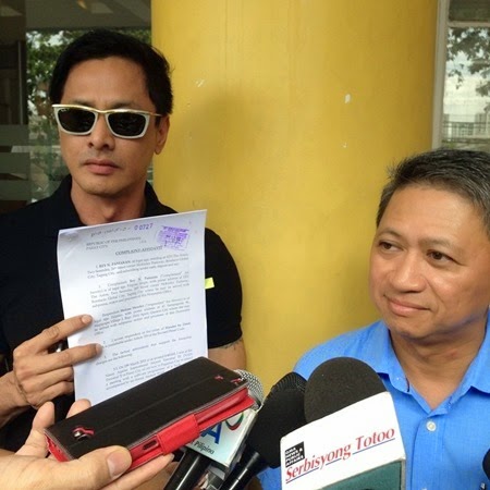 Rey Pamaran and his lawyer Raymond Fortun showing the Complaint Affidavit against Melissa Mendez