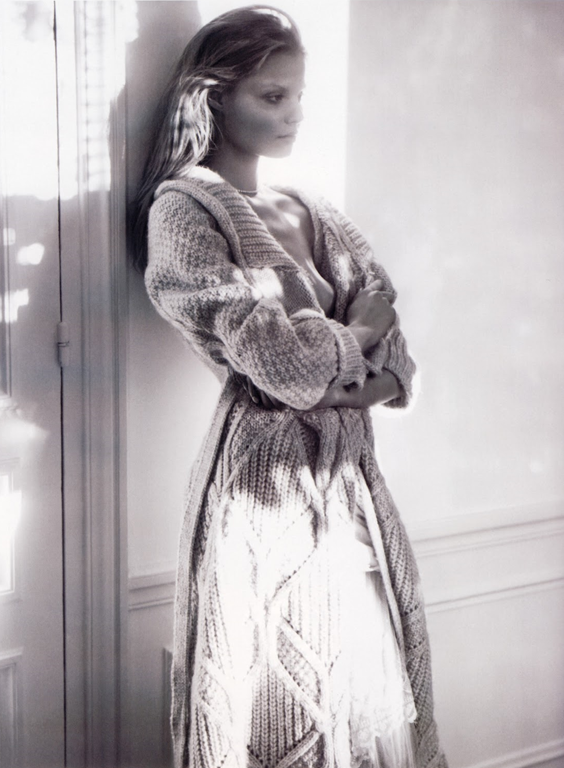 [vogue-paris-october-2007-paolo-roversi-magdalena%255B3%255D.png]