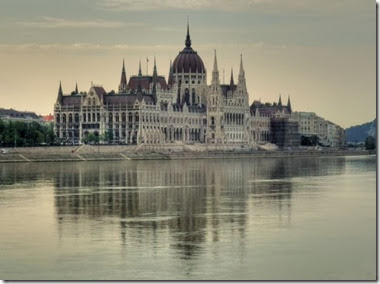 Hungarian_Parliament_the_Pest_side_of_the_Danube