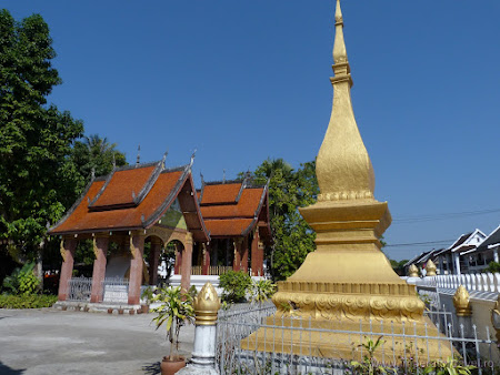 111. stupa budista.JPG