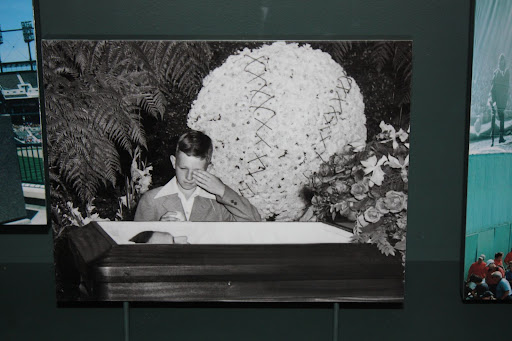 Babe Ruth pays his respects at Lou Gehrig's funeral