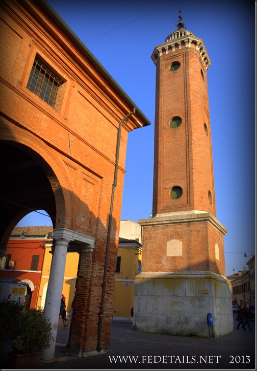 Torre dell'Orologio di Comacchio, Foto 1, Ferrara,EmiliaRomagna,Italia - Clock Tower of Comacchio, Photo 1, Ferrara, Emilia Romagna, Italy -Property and Copyrights of FEdetails.net 