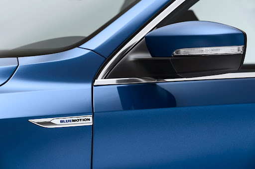 2014-VW-Passat-BlueMotion-Concept-02.jpg