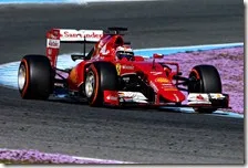 Kimi Raikkonen con la Ferrari SF15 T nei test di Jerez