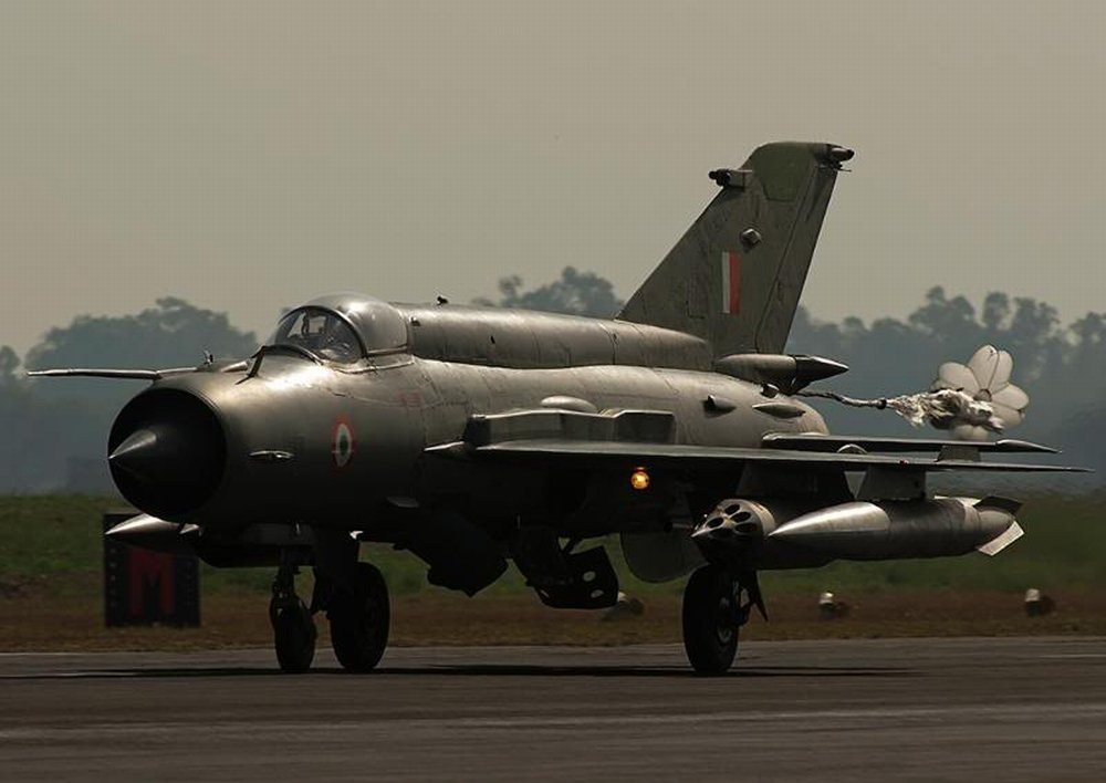 [MiG-21-Indian-Air-Force-IAF-012.jpg]