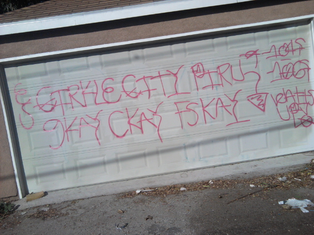 blood piru brims gangs graffiti: Circle city piru