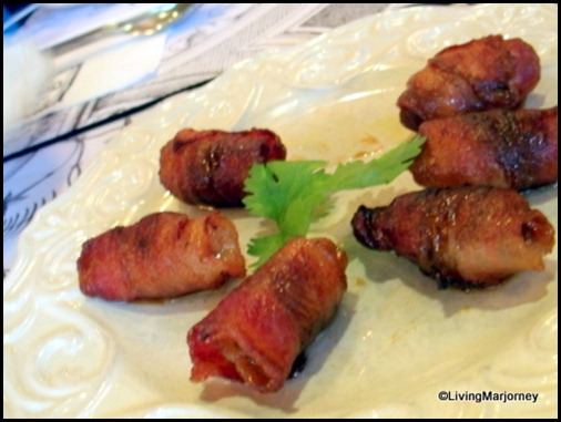 Restaurante Pia Y Damaso: Almond Stuffed Dates Wrapped in Bacon 