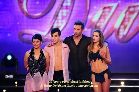 La Negra y Hernán al teléfono.JPG