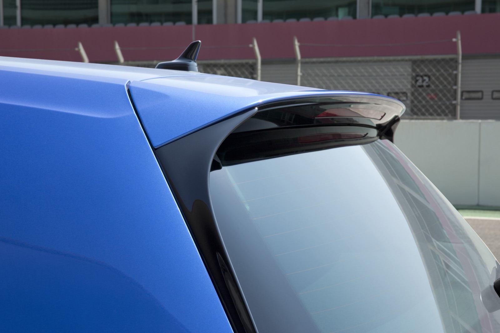 [2015-VW-Golf-R-183.jpg]