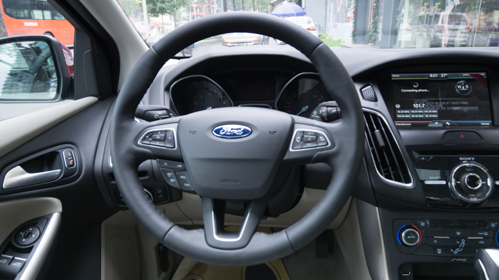 Nội thất xe Ford Focus hoàn toàn mới màu đỏ 02 Nội thất xe Ford Focus hoàn toàn mới màu đỏ 02