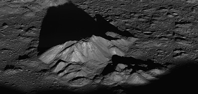 pico central da cratera Tycho na Lua
