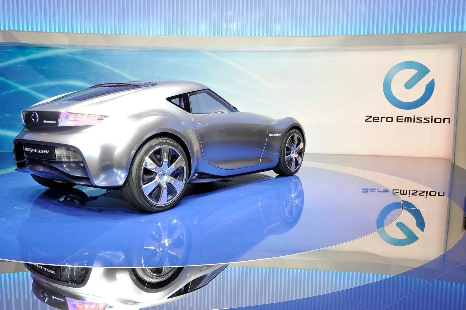 [Nissan-Esflow-Concept-2011-44%255B2%255D.jpg]