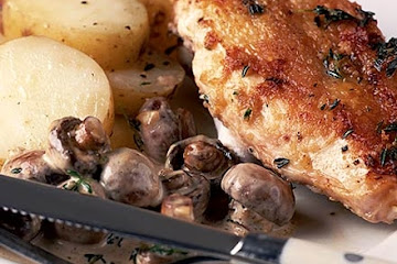 Crispy thyme chicken with mushroom sauce