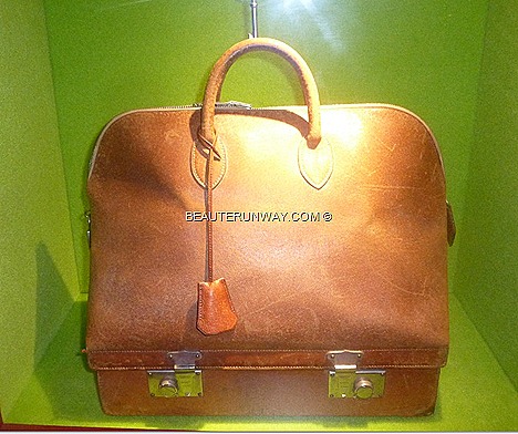 HERMES THE GIFT OF TIME 2012 FRANCE Paris Fall Winter 2013 HONG KONG SINGAPORE collection BAG SILK SCARF BIRKEN WATCH CLOCK LEATHER GOODS FASHION ACCESSORIES Marina Bay Sands Scotts Square Liat Tower TANJONG PAGAR RAILWAY STATION