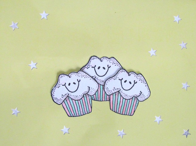 [pop%2520up%2520card%2520front%2520glsy%2520yellow%2520w%2520cupcakes%2520birthday%2520candles%255B3%255D.jpg]