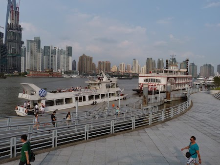 05. Plimbare cu barca in Shanghai.JPG