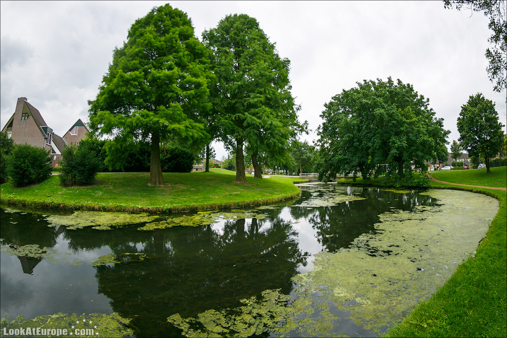 LookAtEurope.com - Фотогалоп по Европе. Чехия, Германия, Голландия.  Дома шары в голландском городе Хертогенбош | Holland, Bolwoningen Houses of Hertogenbosch