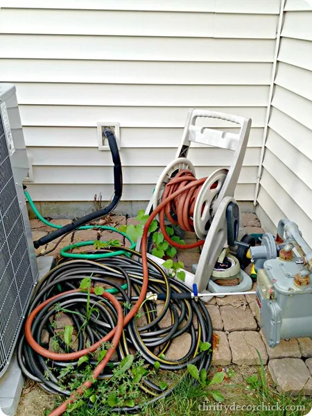 No dig) water hose organization, Thrifty Decor Chick