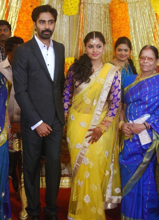 [tamil_actor_veera_bahu_wedding_reception_photo%255B7%255D.jpg]