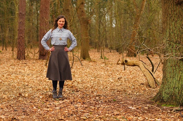 how to wear a tweed skirt
