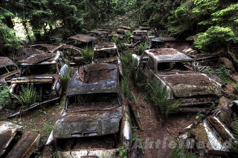 chatillon-car-graveyard-10