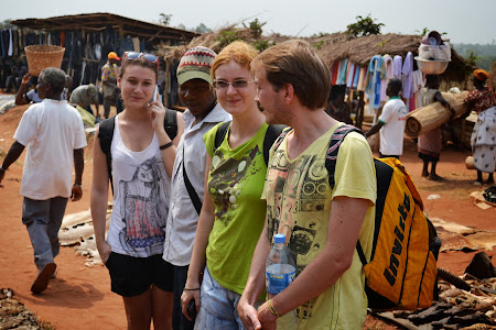 4. Europence in piata de fetisuri Vogan, Togo.JPG