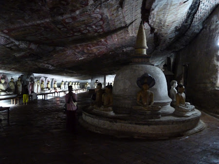 Imagini Sri Lanka: stupa in pestera