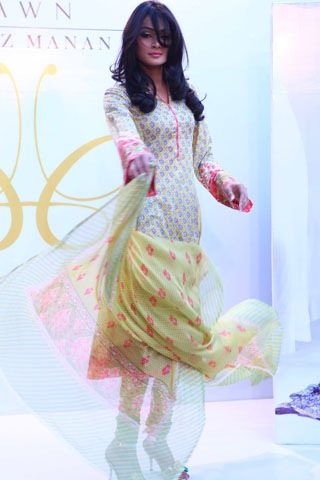 [Crescent-Summer-Lawn-By-Faraz-Manaan-In-Karachi-Fashion-Show-2012-2%255B9%255D.jpg]