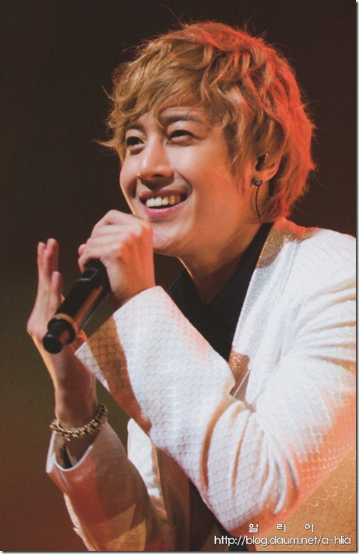 [Magazine]First_Tour_2011_in_Japan_(23-1)