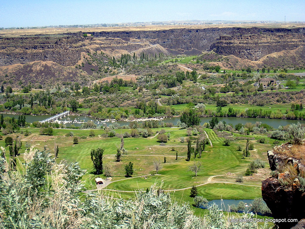 [Golf%2520courses%2520on%2520both%2520sides%2520of%2520Snake%2520River%2520Canyon%255B3%255D.jpg]