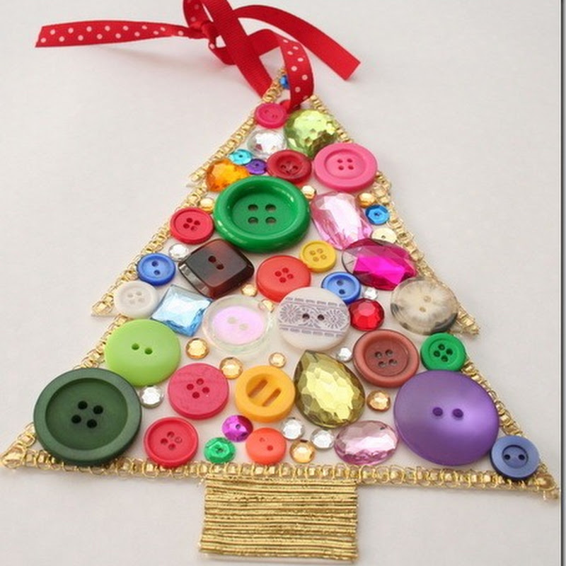 Manualidades Navidad. Árbol hecho de botones