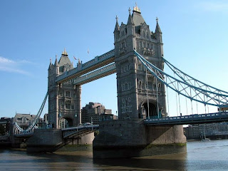 Une vue du Tower Bridge à Londres.