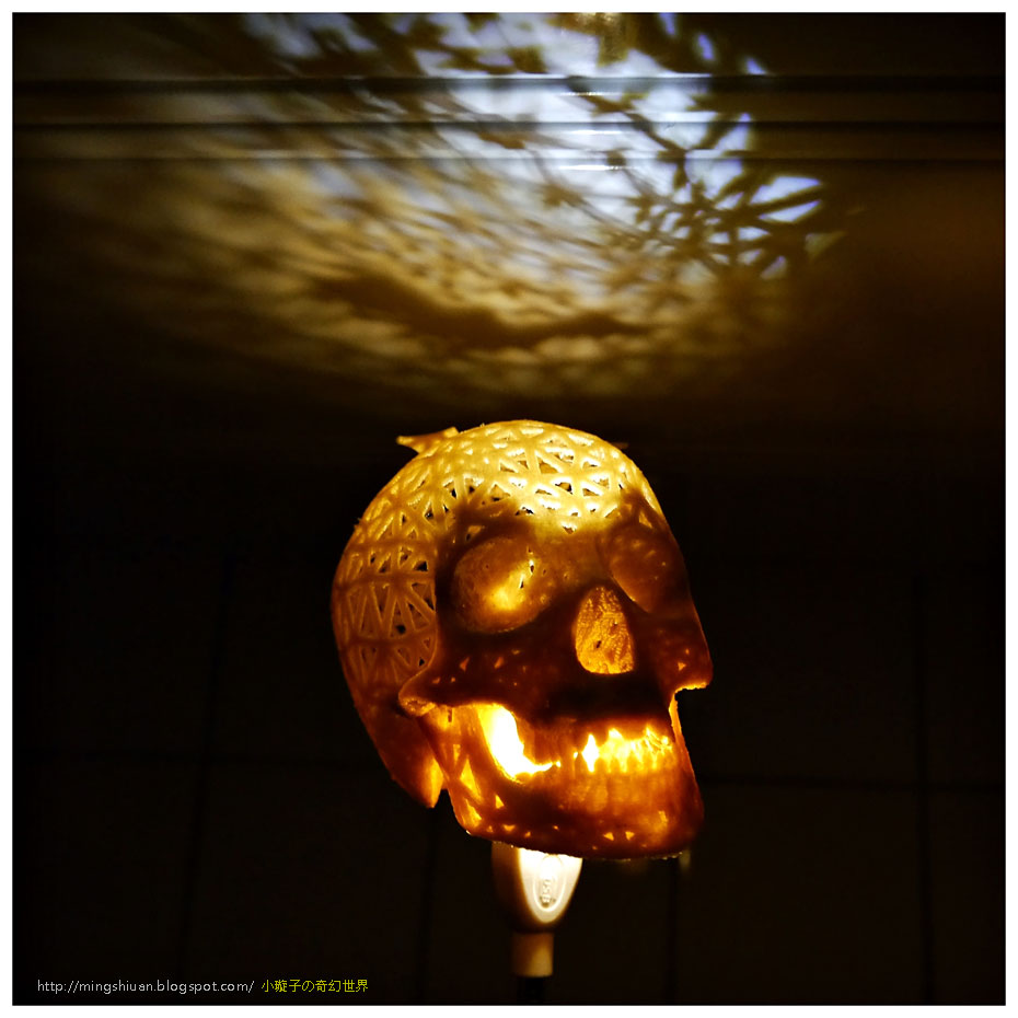 2014Halloween-skull-lamps06.jpg