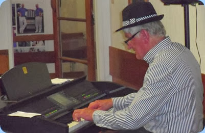 Bennie Gunn also played our Clavinova in straight piano style.