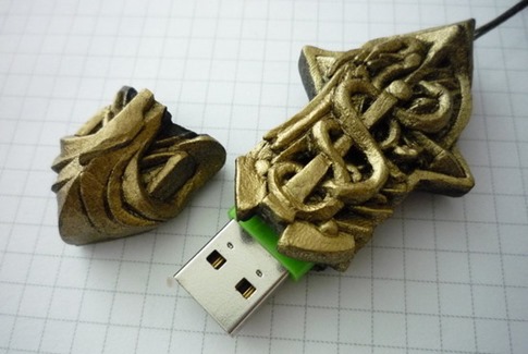 8. Amuleto USB
