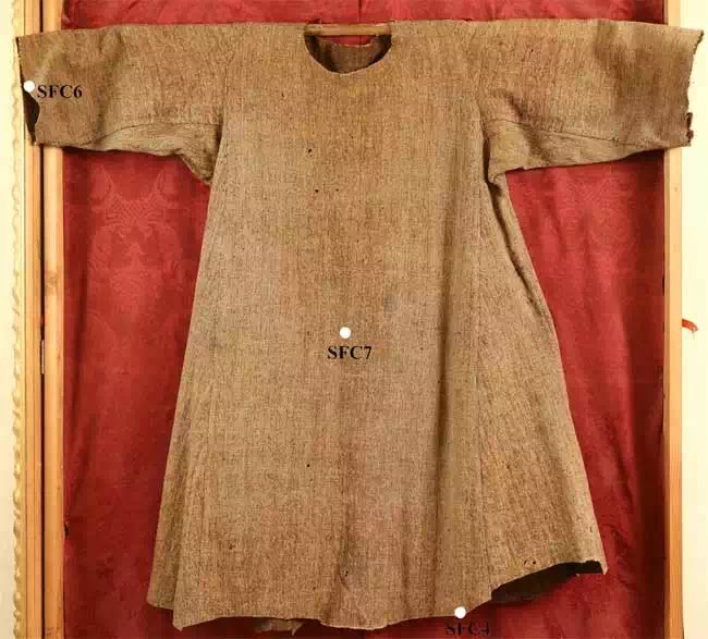 Về tấm áo choàng của thánh Phanxicô Assisi