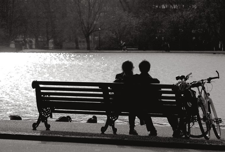[couple-on-bench3.jpg]